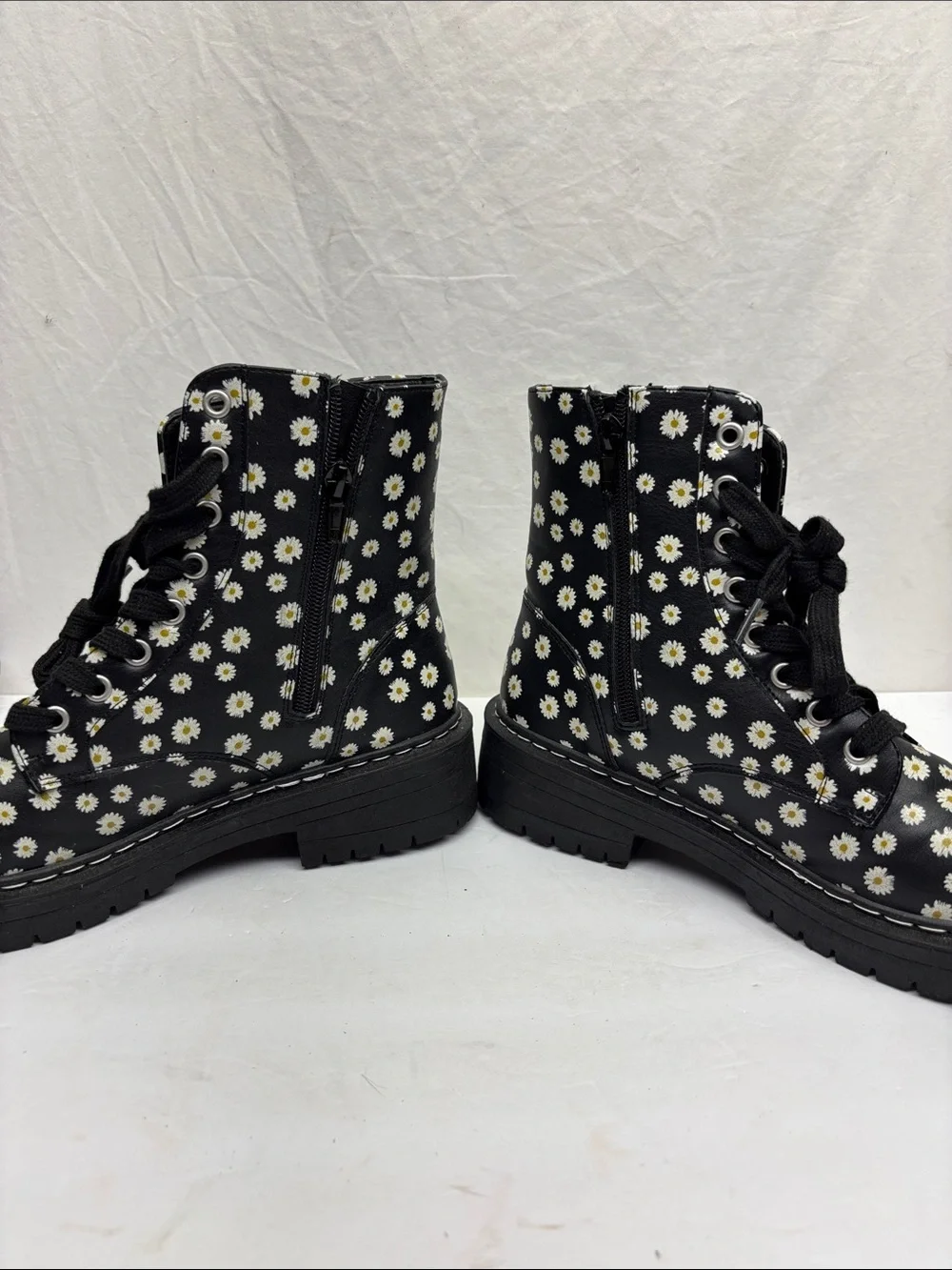 Sugar floral boots, SZ 9 M, box 71